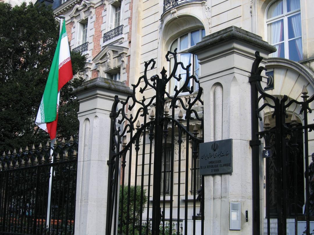 دانشجو: حادثه امنیتی سفارت ایران در پاریس پایان یافت