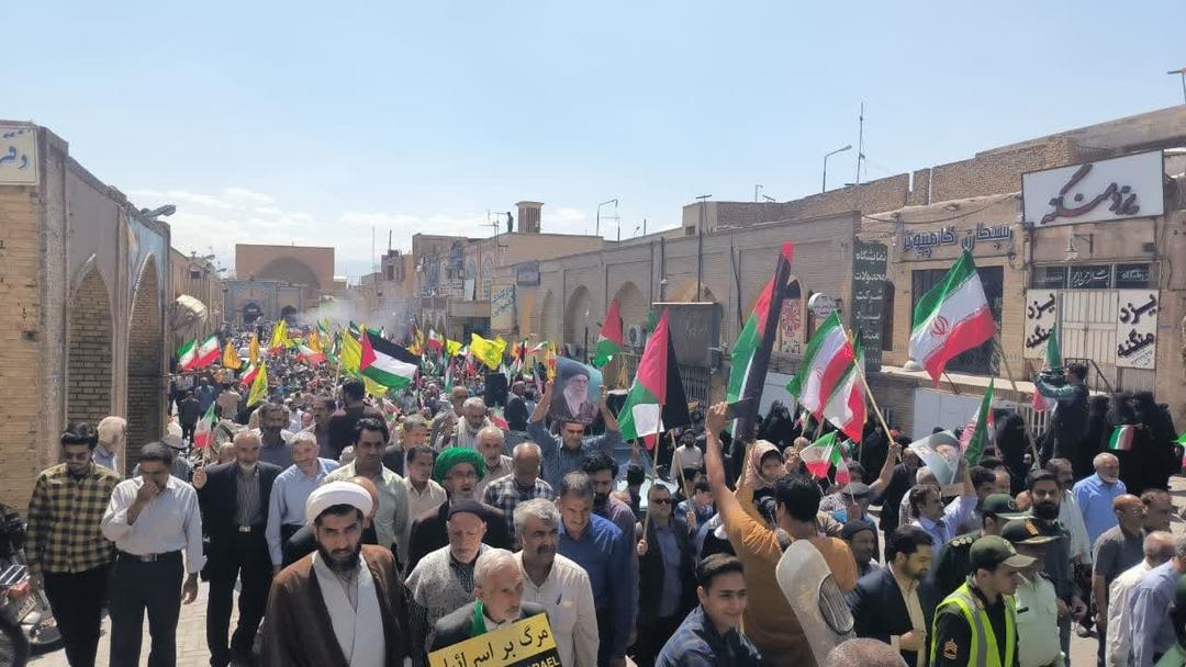 راهپیمایی مردم استان یزد در حمایت از عملیات «وعده‌ صادق»